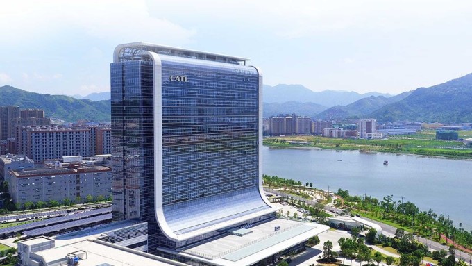 Tòa nhà trụ sở của CATL mang hình dáng của một khối pin khổng lồ tại Trung Quốc