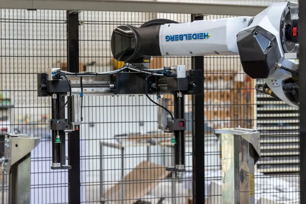 Trọng lượng đóng vai trò then chốt trong lĩnh vực robot, vì nó làm tăng mức độ ứng suất cơ học mà các chi tiết phải chịu.