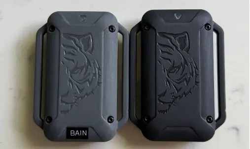 Tough 2000 Resin phiên bản gốc (bên trái) so với công thức mới (bên phải). Dustin Hecocks, Chủ tịch Tru-North Design, chia sẻ:“Thành phẩm cuối cùng sau khi hoàn thiện có cải thiện vượt trội về mặt thẩm mỹ. Màu đen thực sự rất đẹp.”
